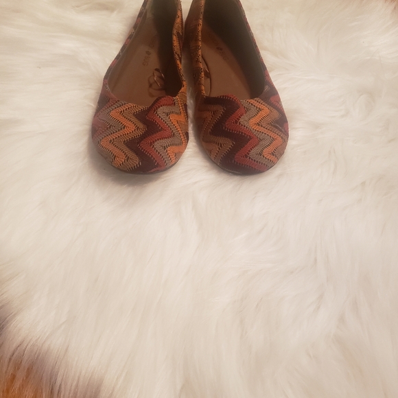 Fashion bug colorful tan and red flats - Picture 2 of 4